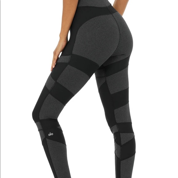 ALO YOGA high waist level up legging size xs - Picture 3 of 5